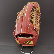 Cargar imagen en el visor de la galería, Muestra de producto Precio especial XB Outfield Globe Kip Leather Motor
